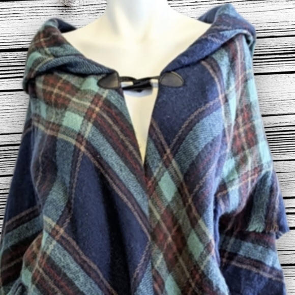Soft Open Poncho W/Large Cowl Collar - Picture 3 of 6